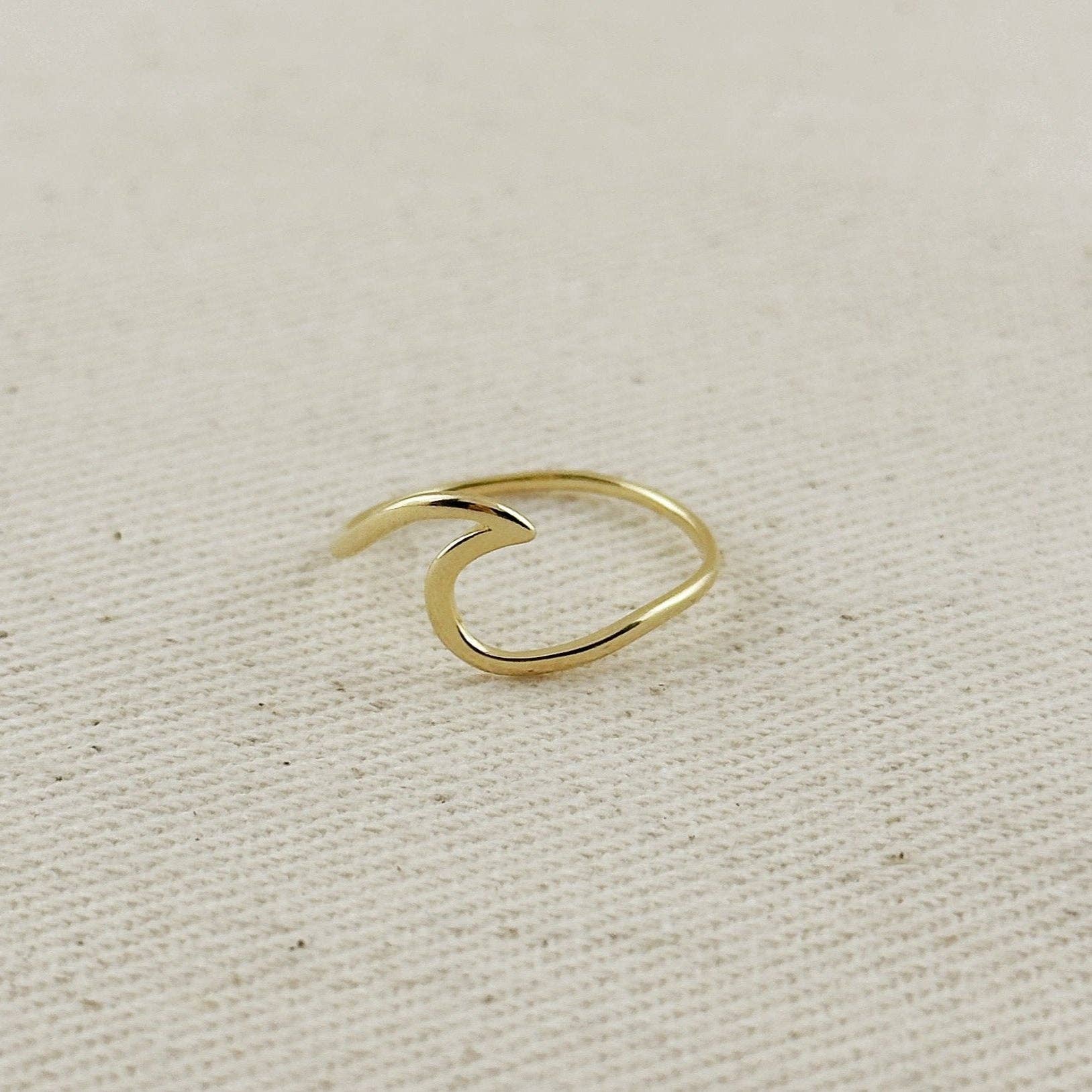 18k Gold Filled Wave Ring: 7.5